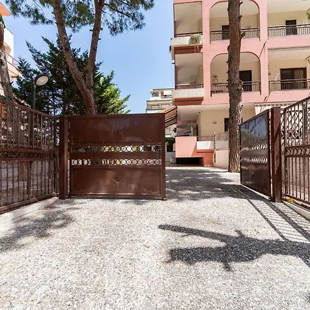 Guesthost - La Casa Dei Pini Apartament *