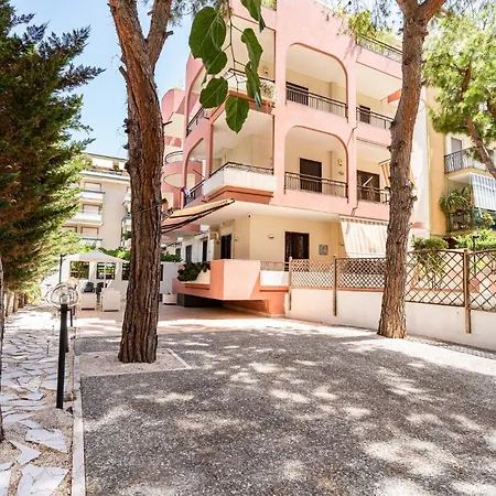 Guesthost - La Casa Dei Pini Apartament Trani