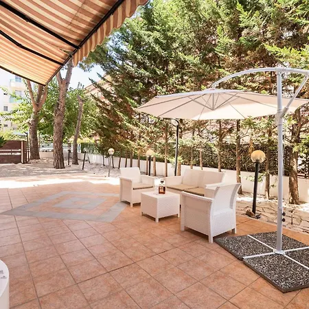 아파트 Guesthost - La Casa Dei Pini 트라니