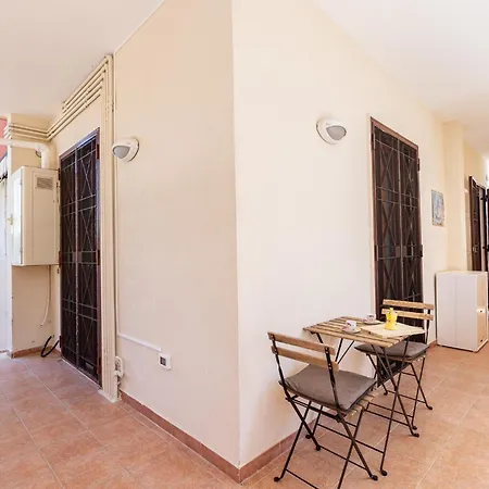 Guesthost - La Casa Dei Pini 아파트 트라니