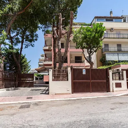 Guesthost - La Casa Dei Pini 아파트