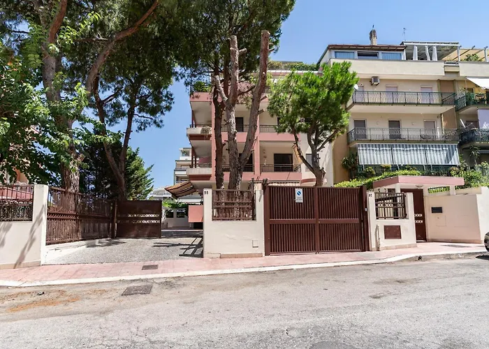 Guesthost - La Casa Dei Pini דירה